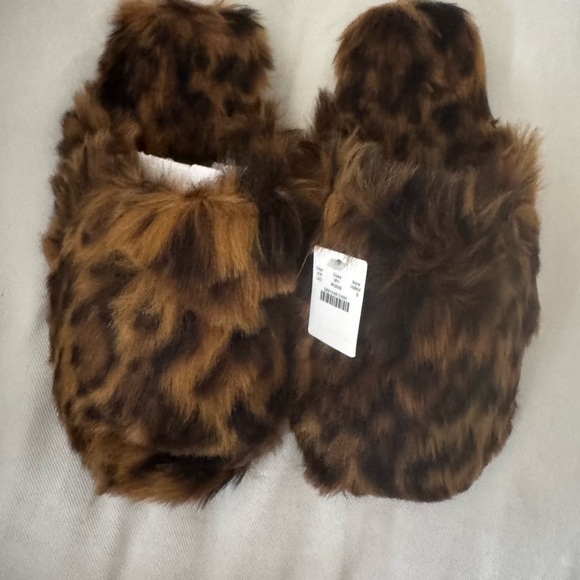 NWT, leopard prints furry slippers - Picture 2 of 5